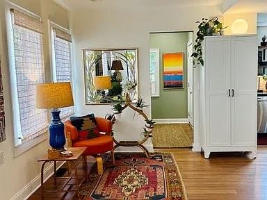 843 College Ave - Photo 2 of 5