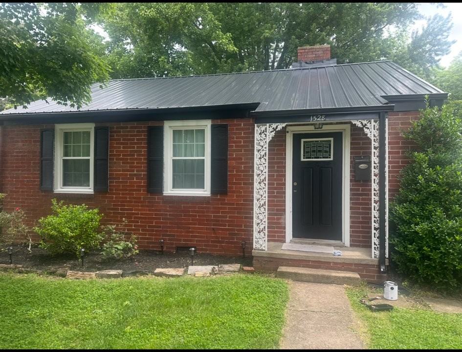 1528 E Sevier Ave