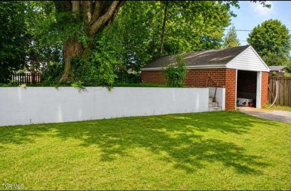 1528 E Sevier Ave - Photo 2 of 4