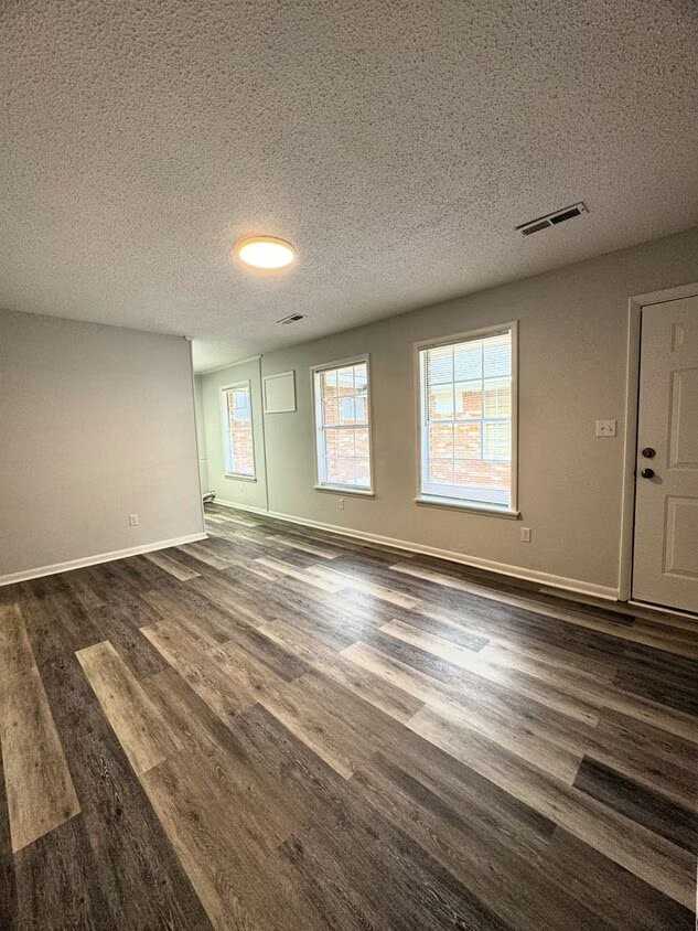 208 Cloverleaf Dr #2B - Photo 2 of 15