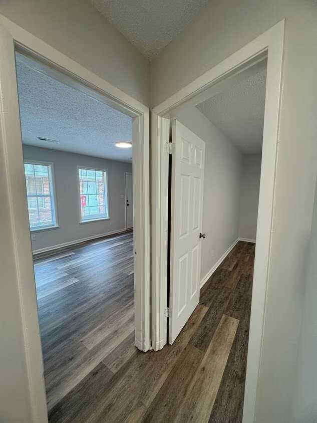 208 Cloverleaf Dr #2B - Photo 4 of 15