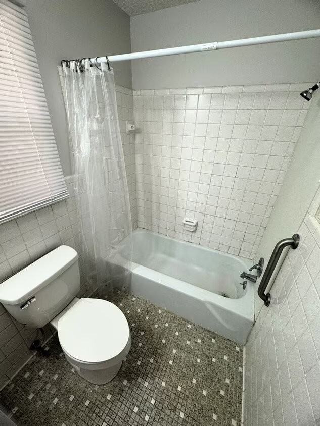 208 Cloverleaf Dr #2B - Photo 5 of 15