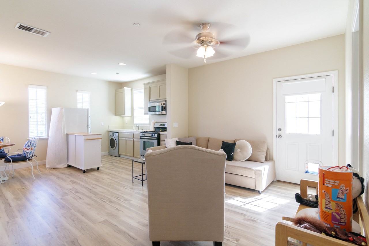 171 Fennel Ct - Photo 3 of 20