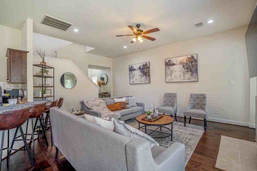7122 Conley St - Photo 4 of 22