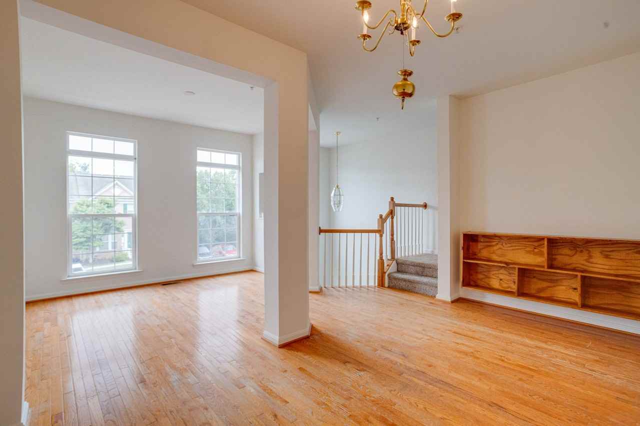 103 Buttonwood Ct - Photo 3 of 20