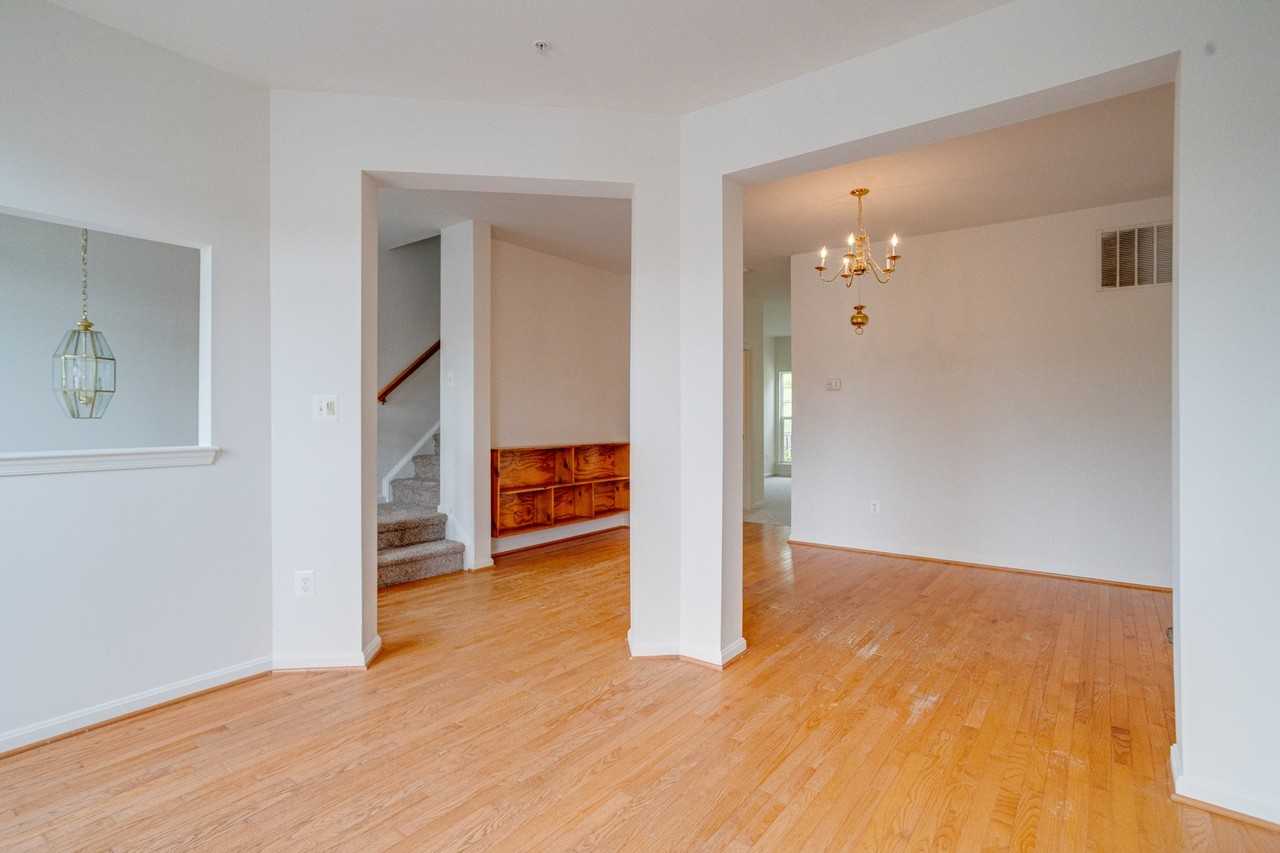 103 Buttonwood Ct - Photo 5 of 20