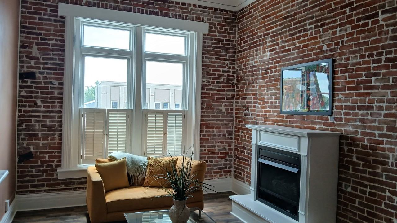 150 E 5th St - Photo 3 of 6