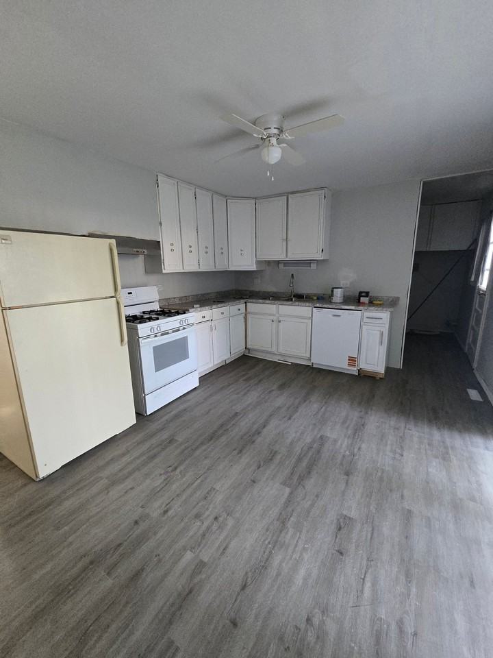 22221 Willow Tree Ave - Photo 5 of 18
