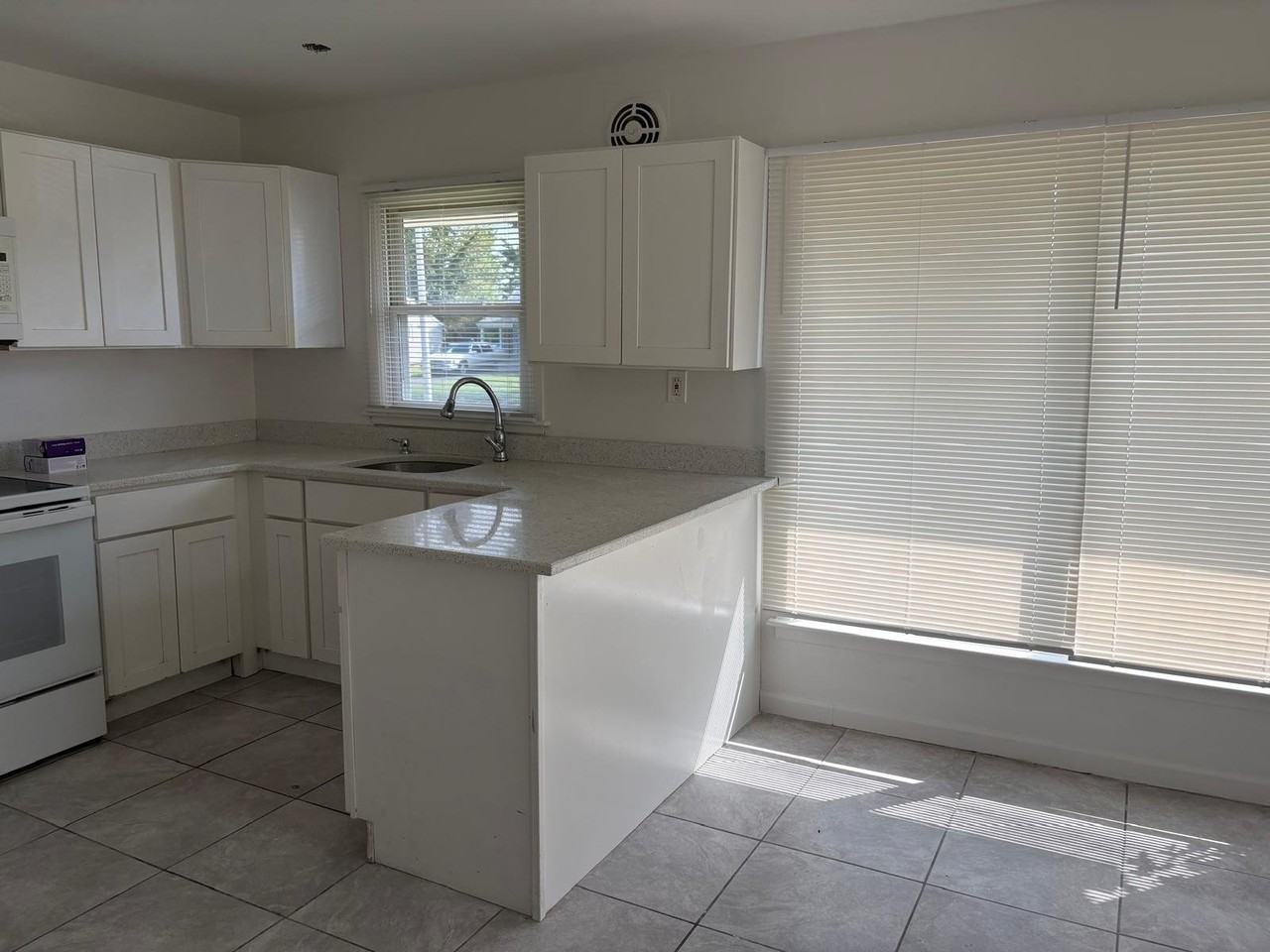 55 Bloomfield Ln - Photo 4 of 11