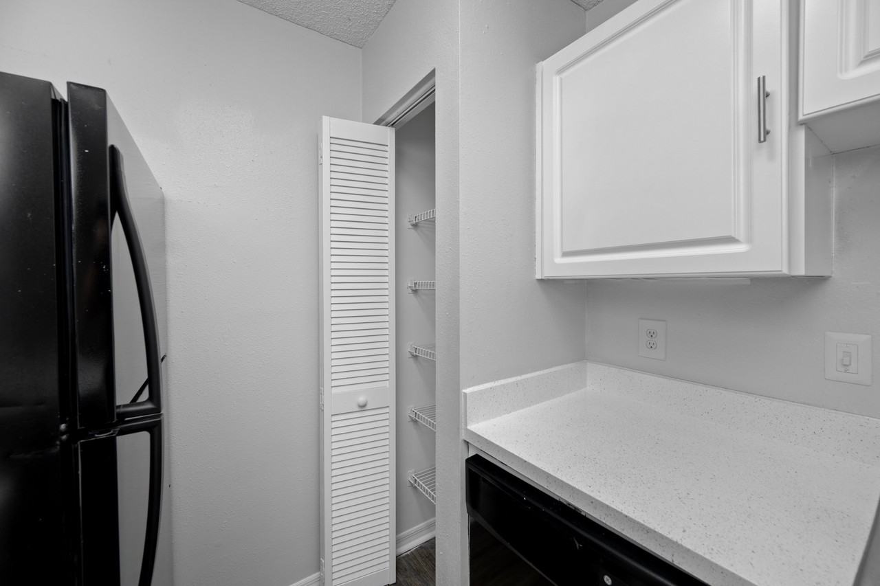 10709 Yorkshire Ct - Photo 3 of 12