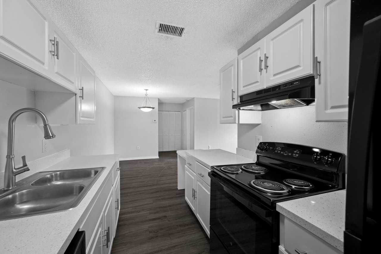 10709 Yorkshire Ct - Photo 4 of 12