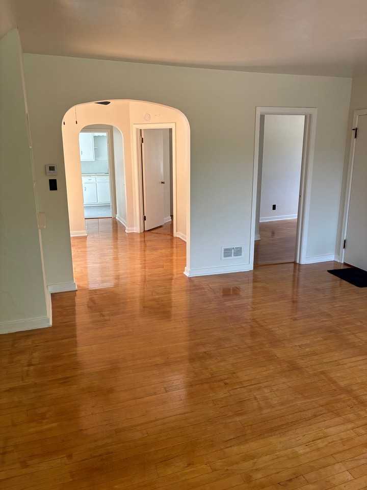 Marinette Ave - Photo 2 of 12
