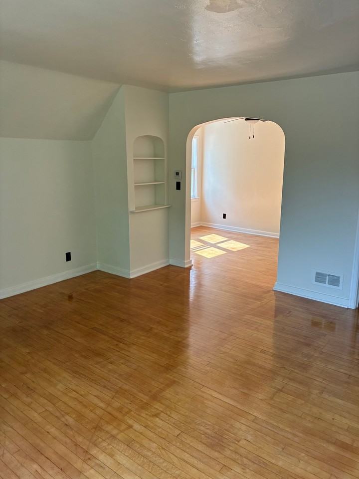 Marinette Ave - Photo 4 of 12