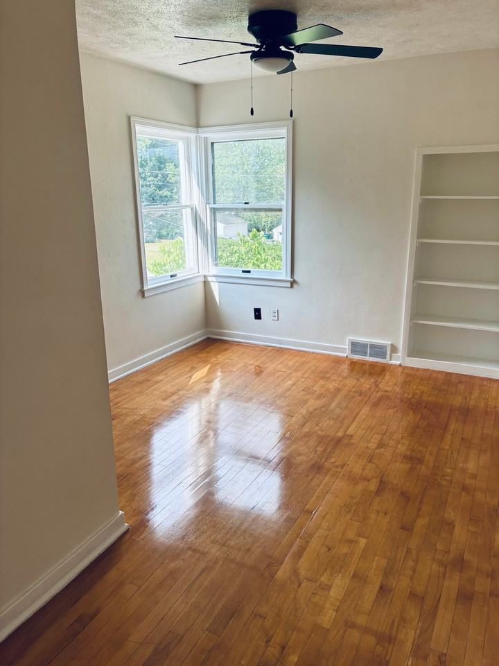 Marinette Ave - Photo 6 of 12