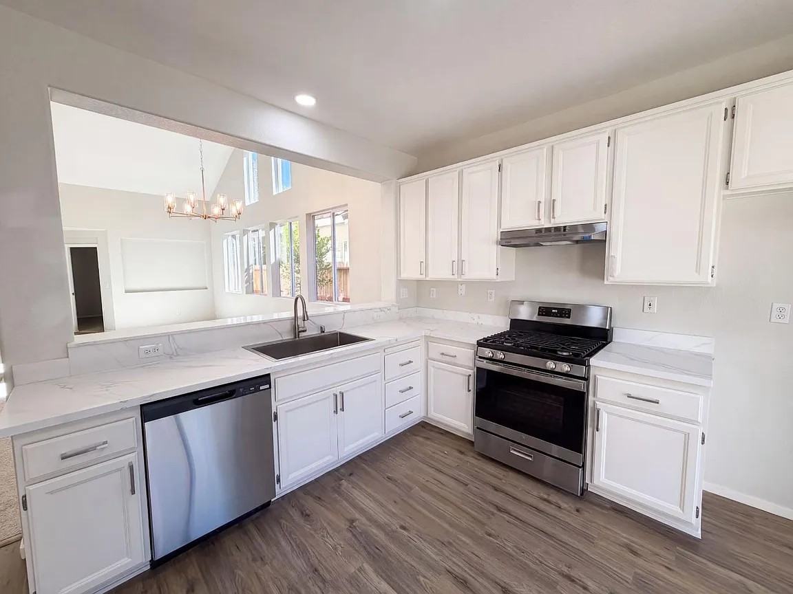 1573 Arcola Avenue - Photo 5 of 9