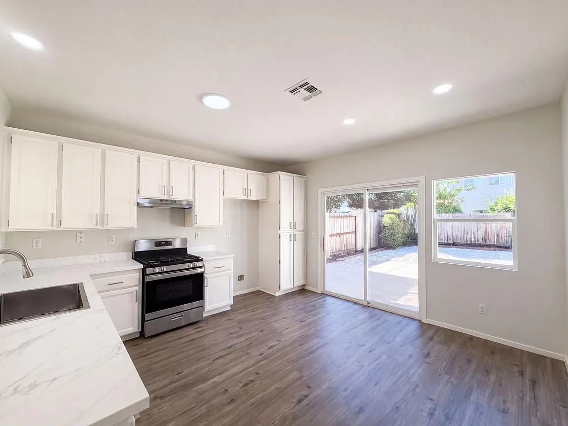 1573 Arcola Avenue - Photo 7 of 9