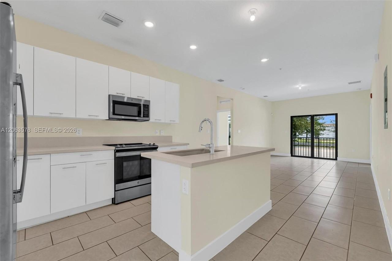 URBANA AT THE RESIDENCES CONDO - Photo 4 of 17