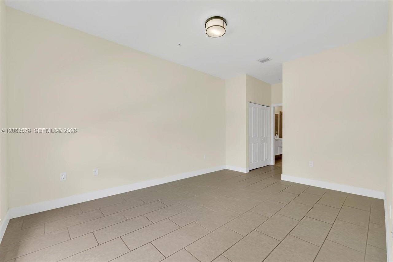 URBANA AT THE RESIDENCES CONDO - Photo 7 of 17