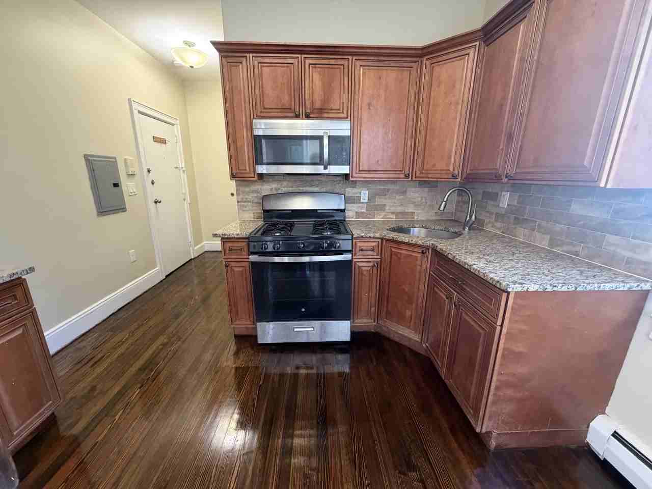 150 W 20th St #2 - Photo 2 of 7