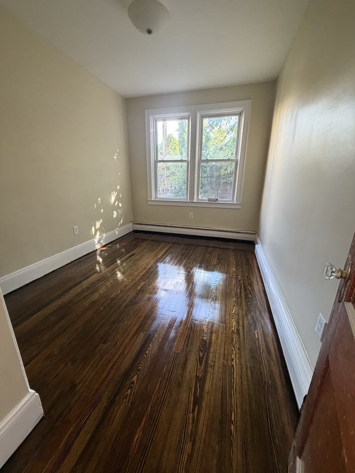150 W 20th St #2 - Photo 5 of 7