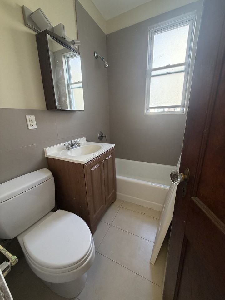 150 W 20th St #2 - Photo 6 of 7