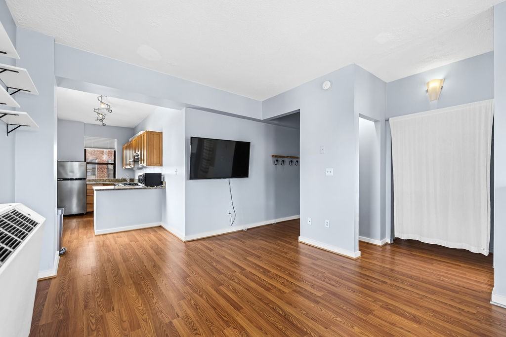 1001 Saint Paul St #8B - Photo 7 of 31