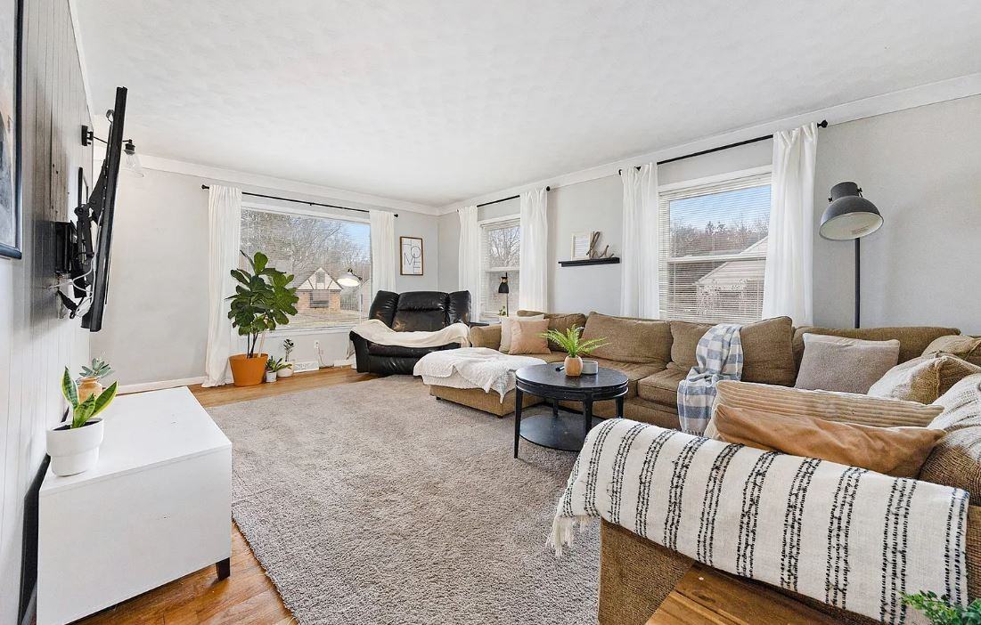 2427 Sinclair Ave Ne #NA - Photo 6 of 22