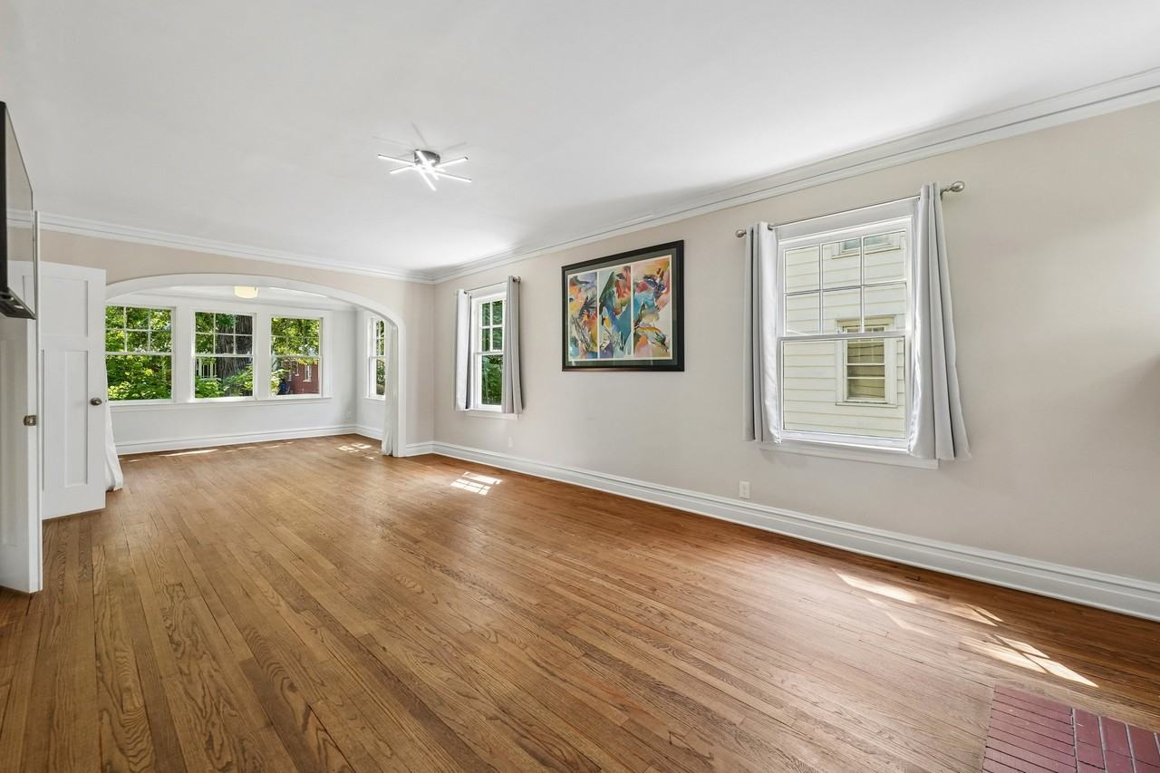 246 Maple Ave #NA - Photo 3 of 38