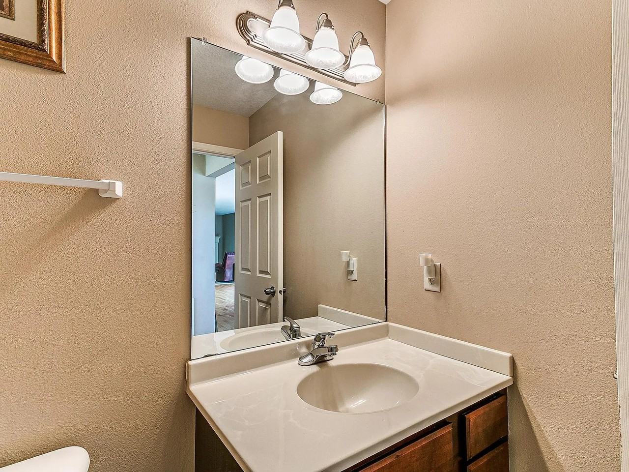 15222 Aurora Cir #NA - Photo 2 of 35