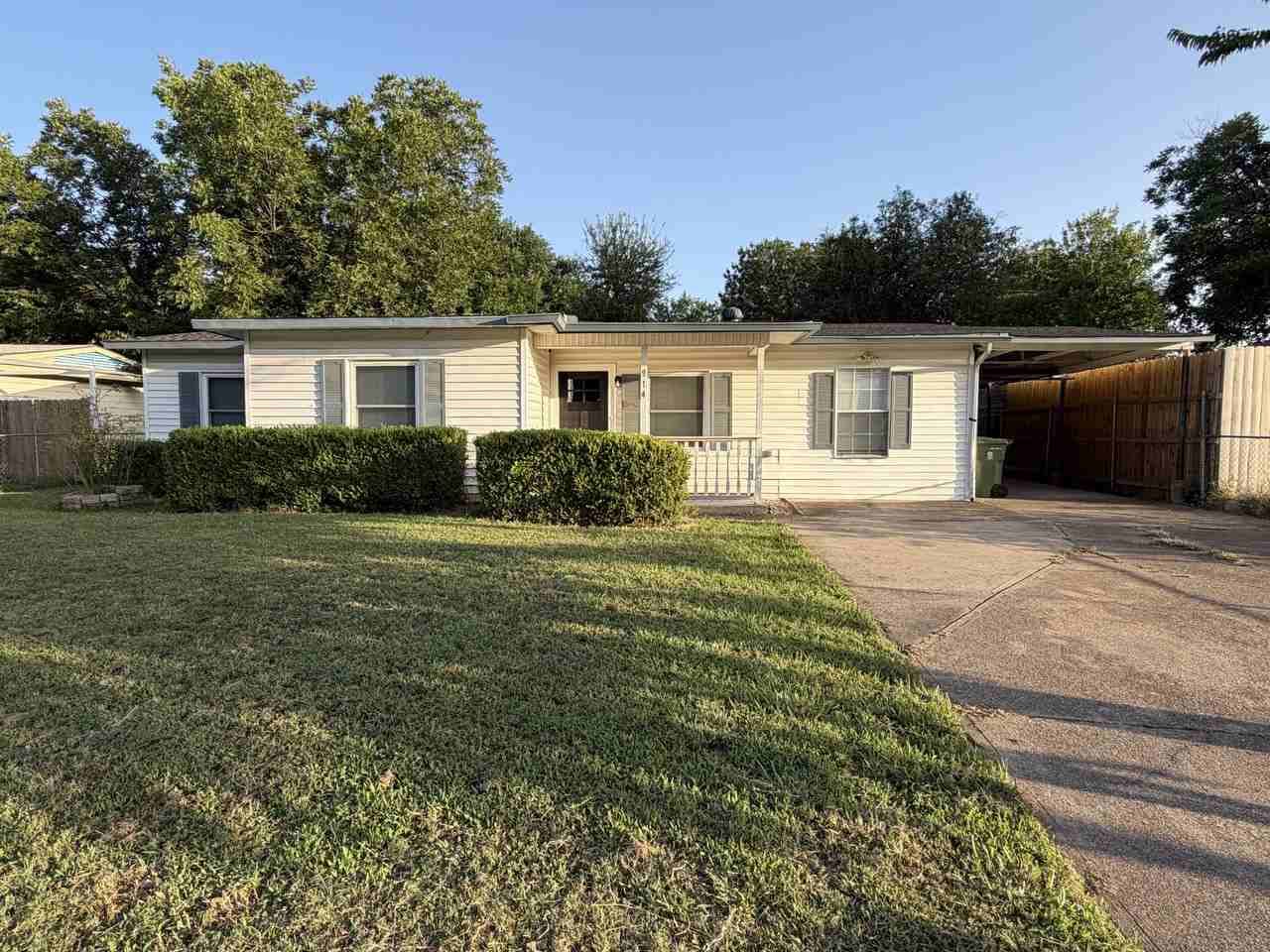 914 Hensley St #NA - Photo 2 of 16