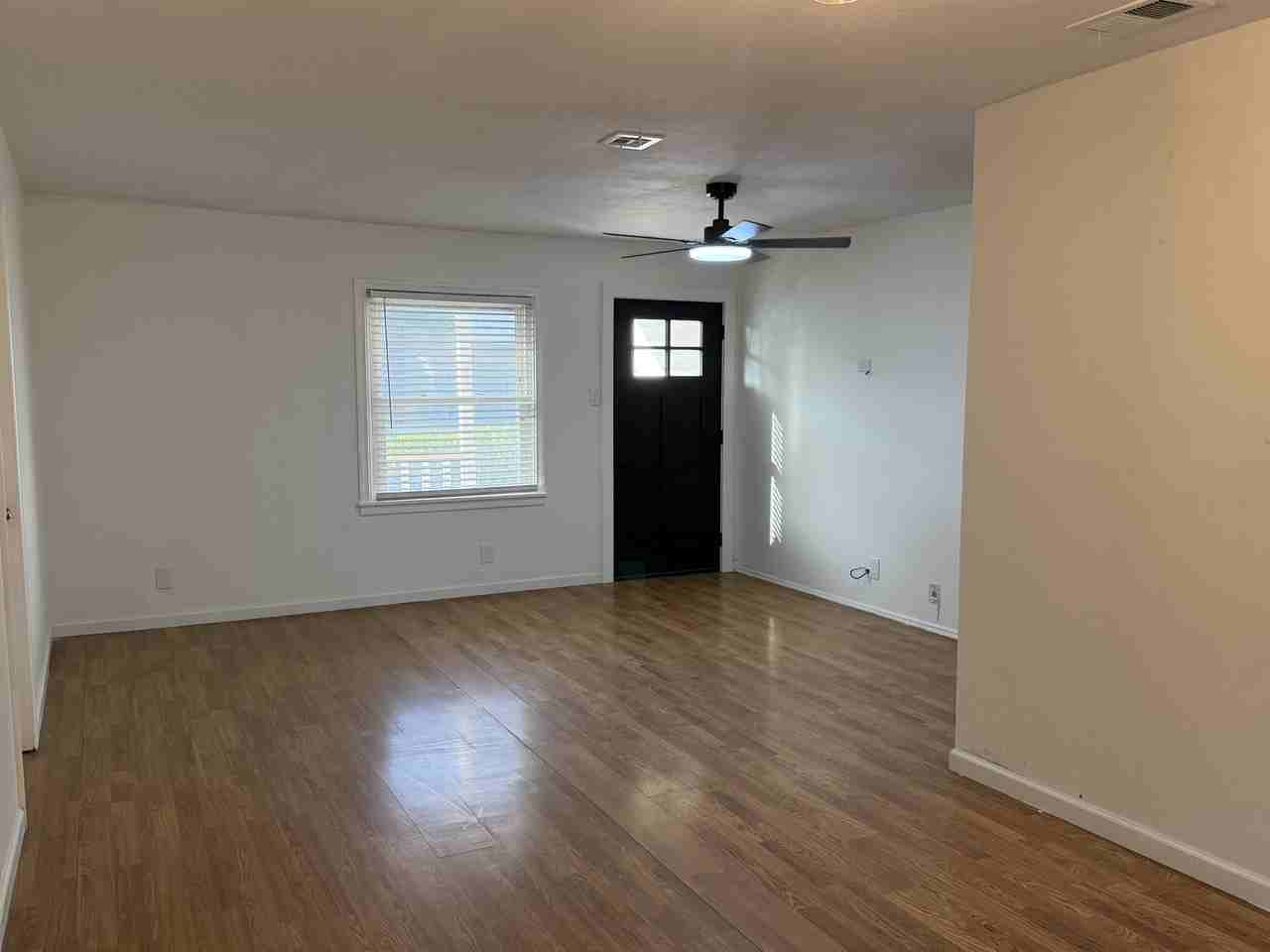 914 Hensley St #NA - Photo 3 of 16