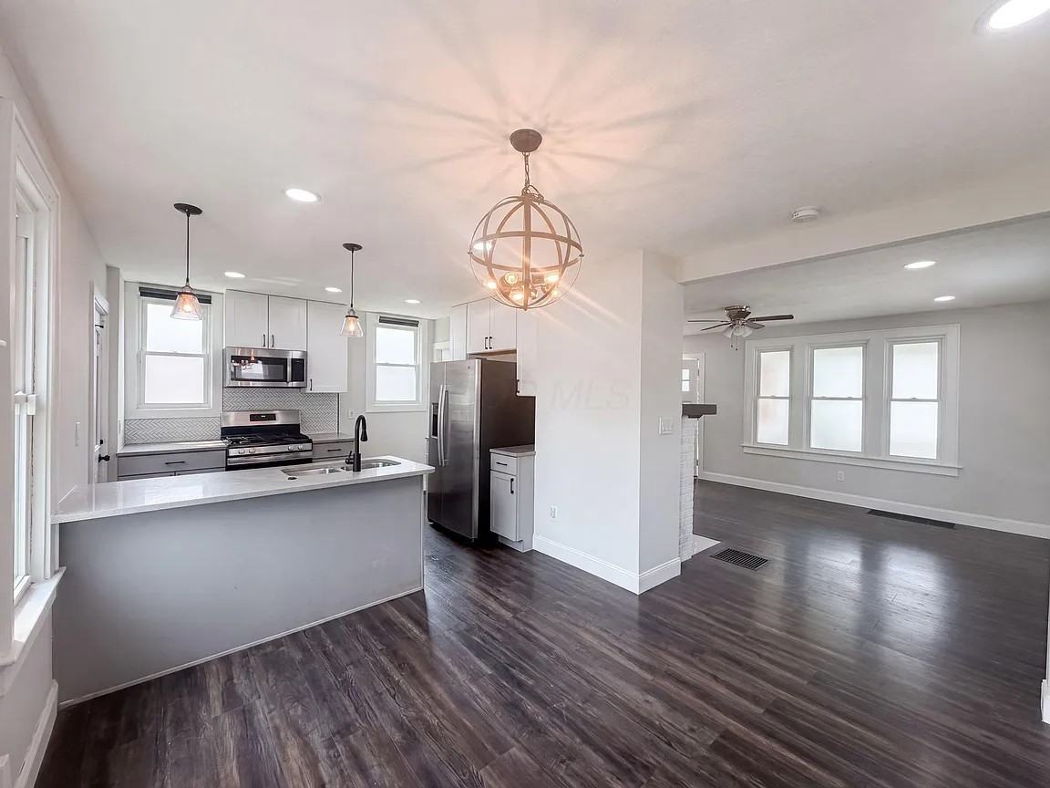 963 Stewart Avenue - Photo 4 of 9