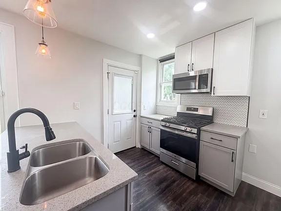 963 Stewart Avenue - Photo 7 of 9