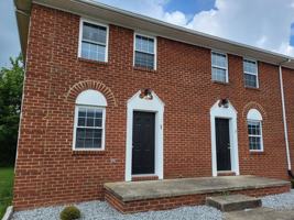 featured image of 102 Barnes Ln