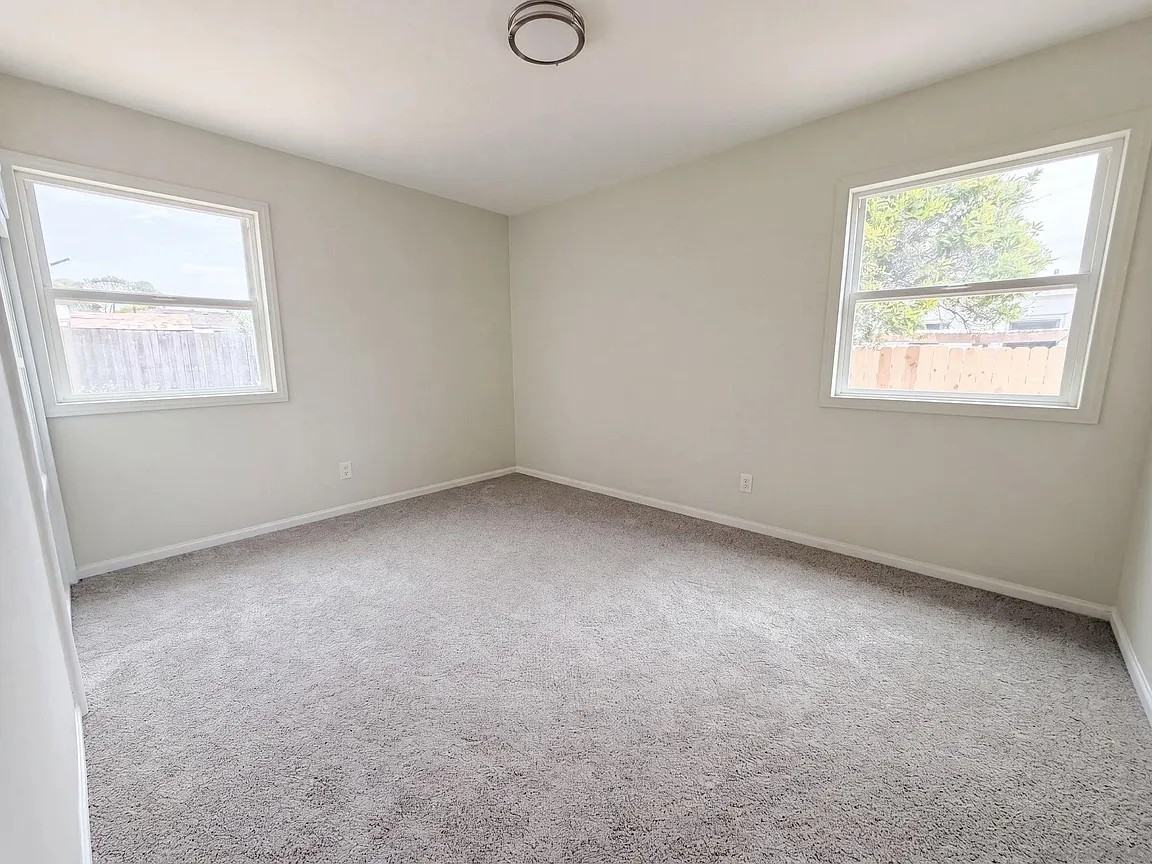 624 Woodlawn Avenue - Photo 5 of 8