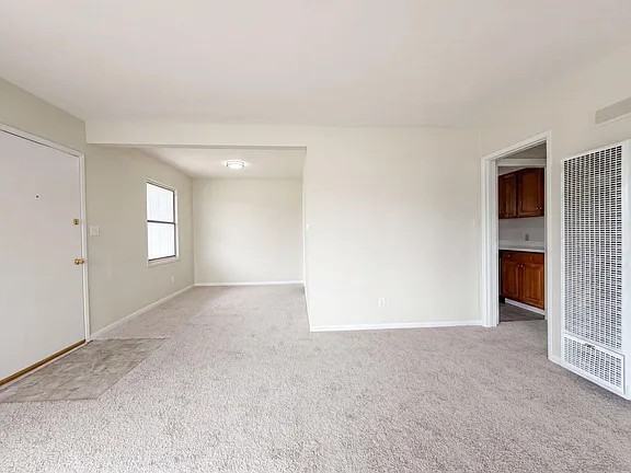 624 Woodlawn Avenue - Photo 3 of 8