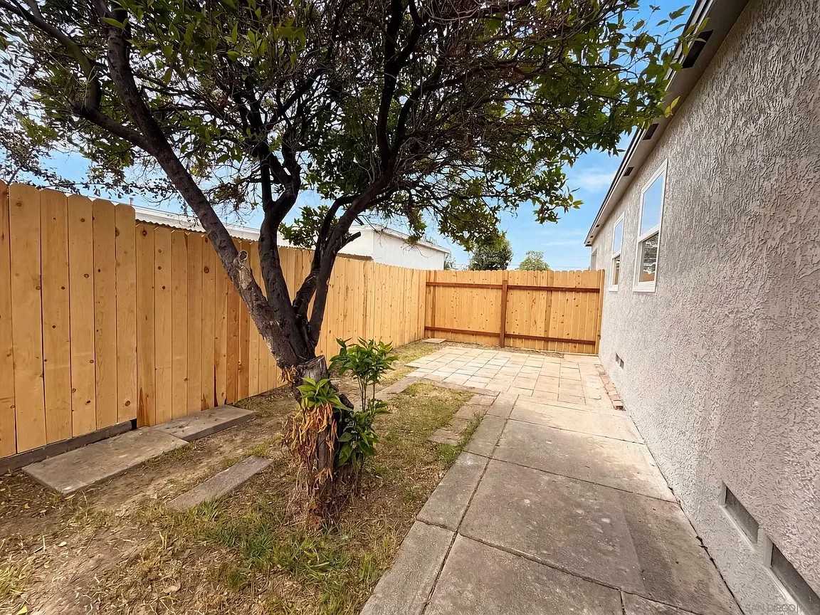 624 Woodlawn Avenue - Photo 7 of 8