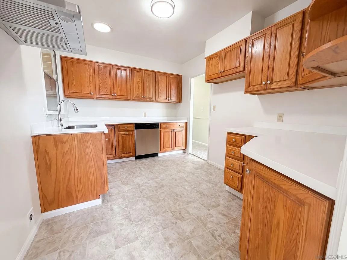 624 Woodlawn Avenue - Photo 2 of 8