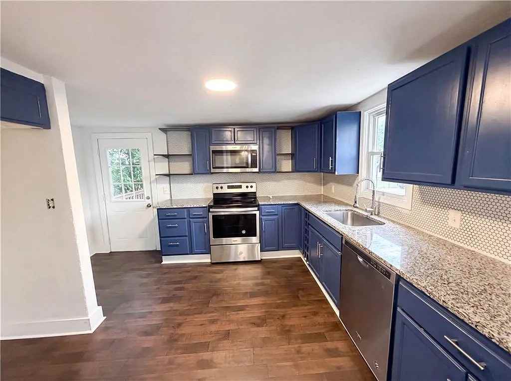 1316 East 44th Street - Photo 3 of 8