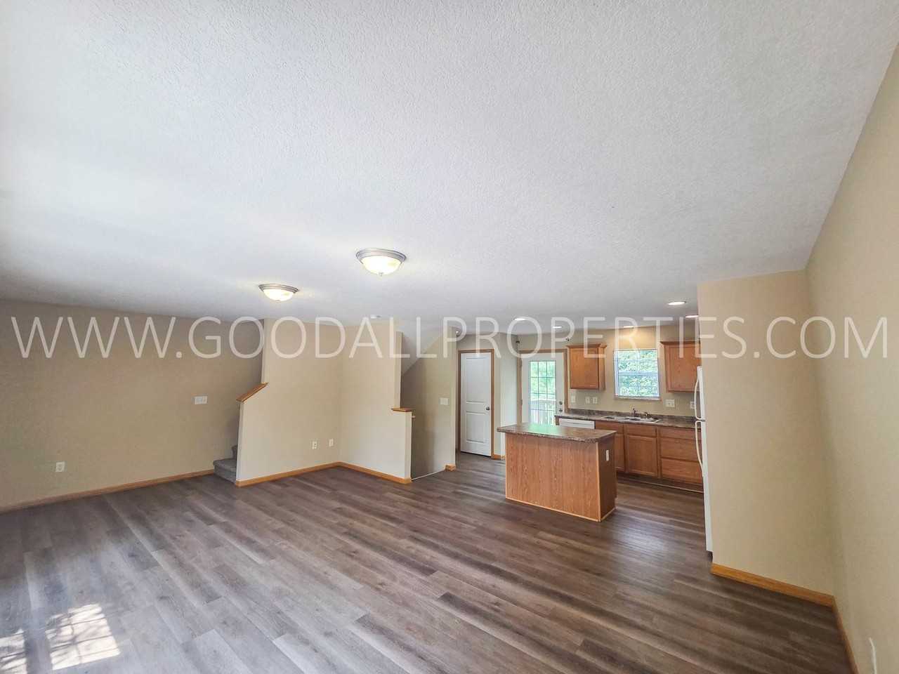 15305 Townsend Ave - Photo 5 of 16