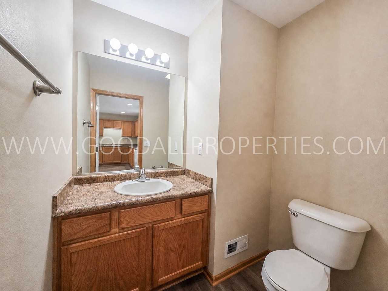 15305 Townsend Ave - Photo 7 of 16