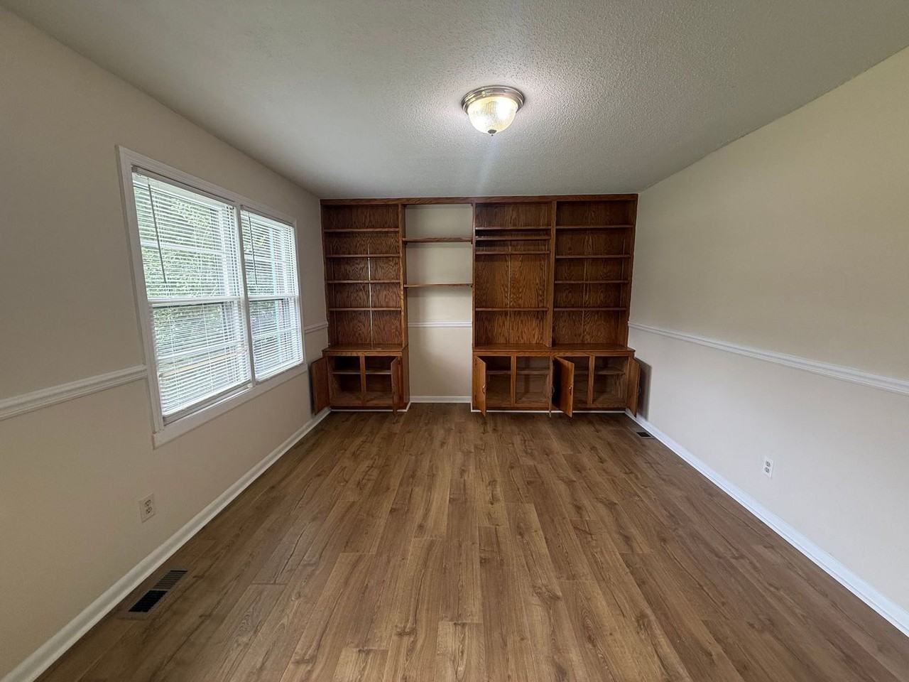 1570 Marett Boulevard Ext - Photo 2 of 17