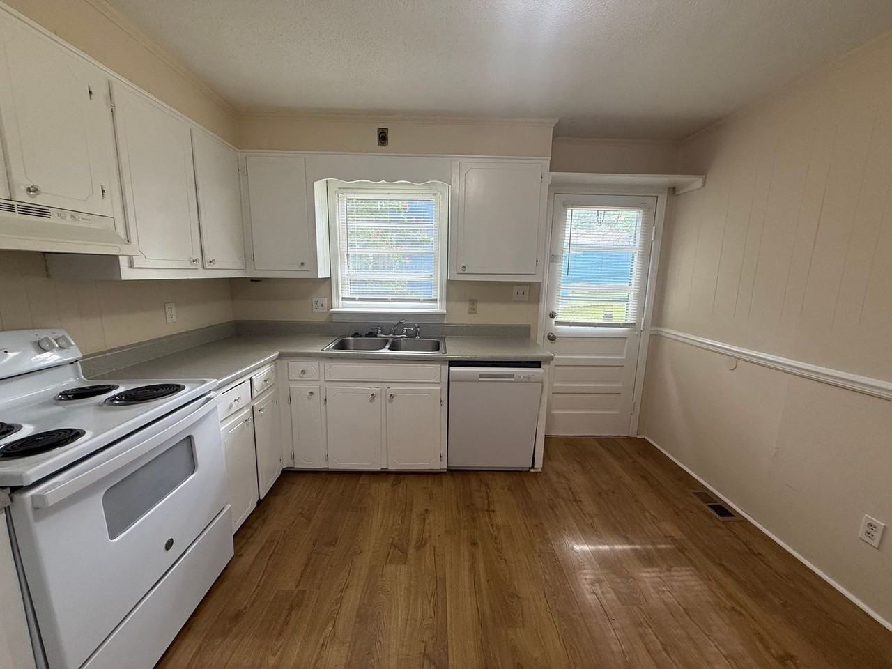 1570 Marett Boulevard Ext - Photo 5 of 17