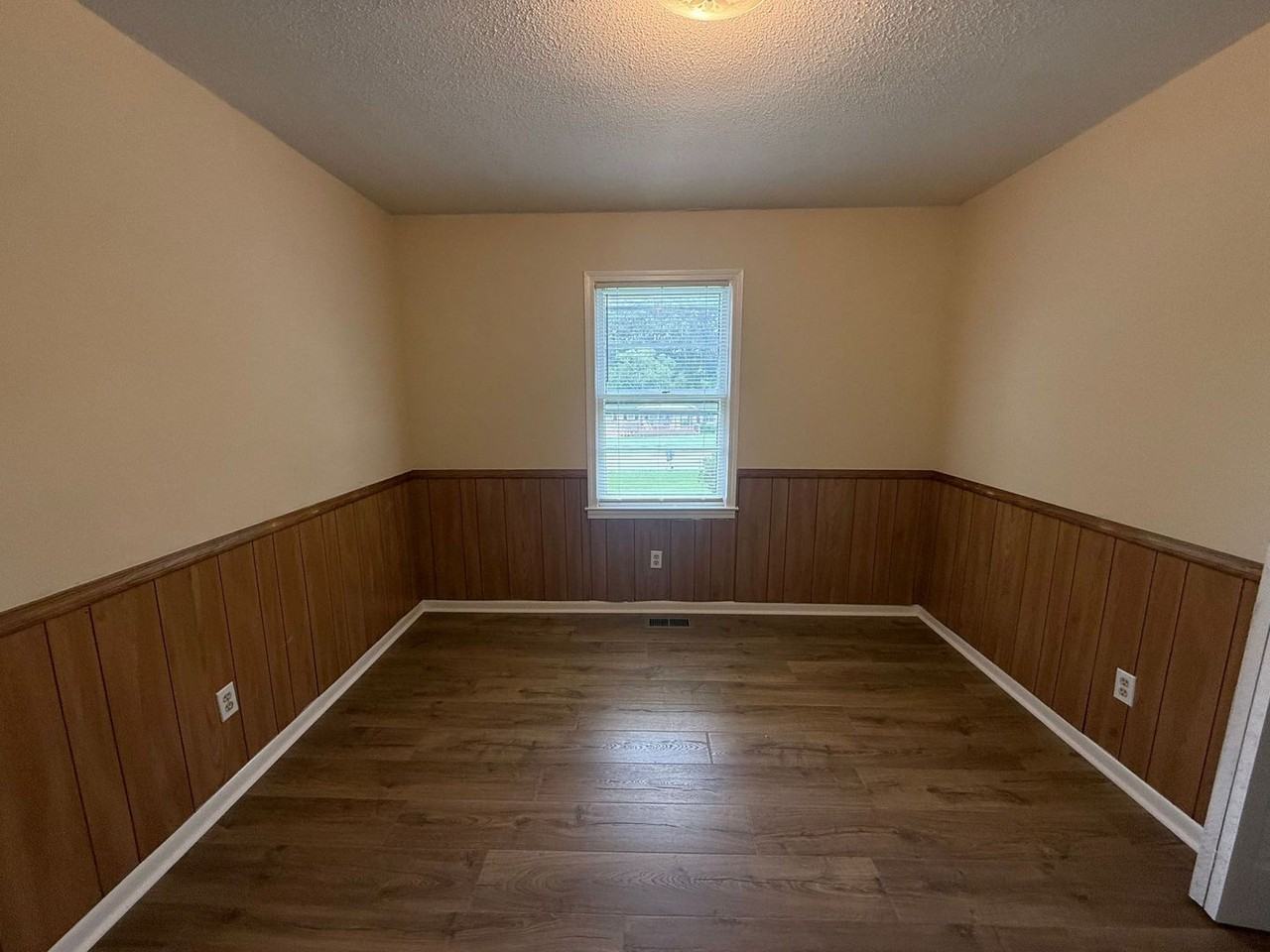 1570 Marett Boulevard Ext - Photo 7 of 17
