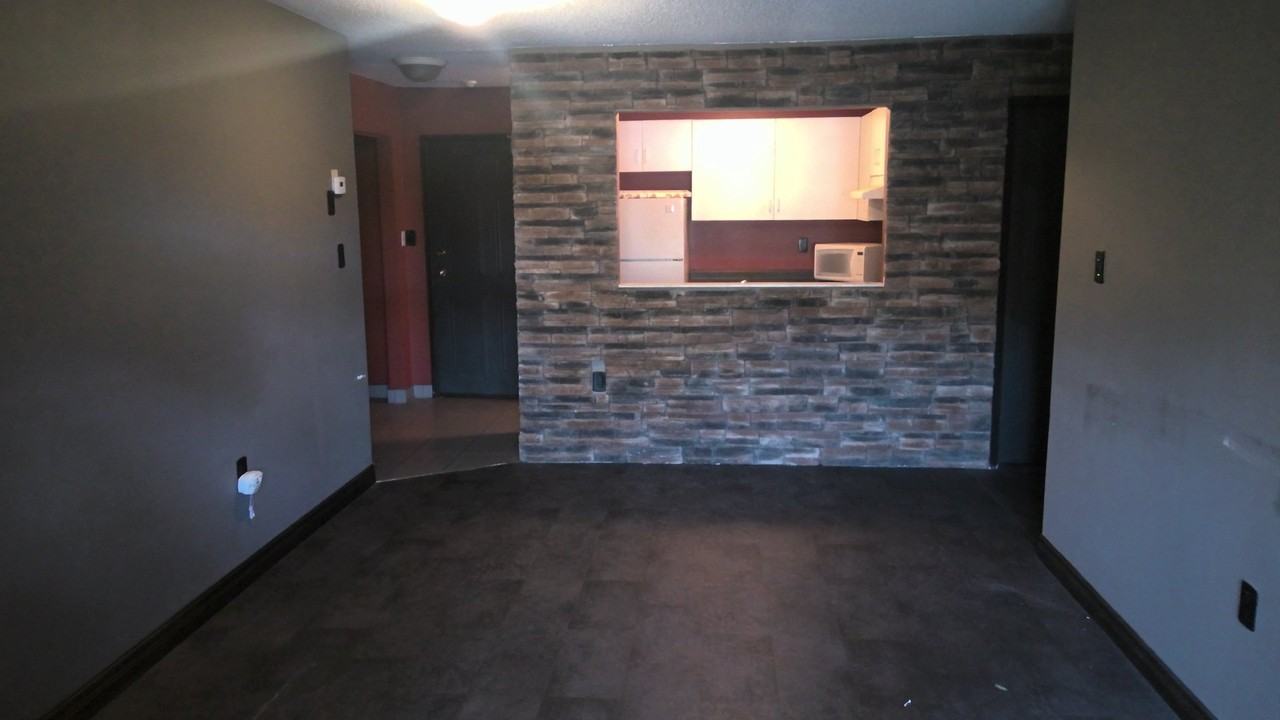 3000 Sandwich St - Photo 3 of 5