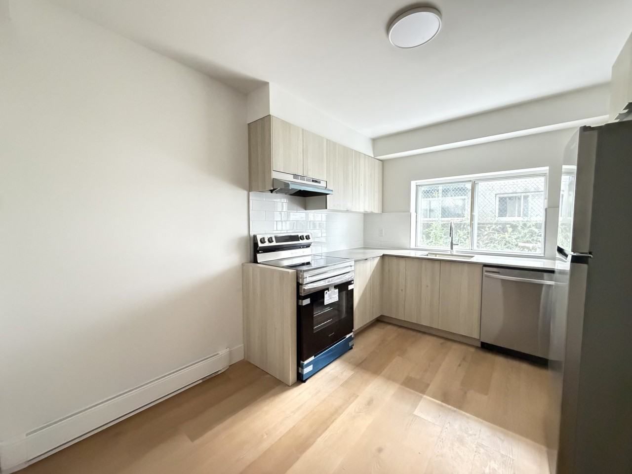 748 Rue Galt - Photo 2 of 19