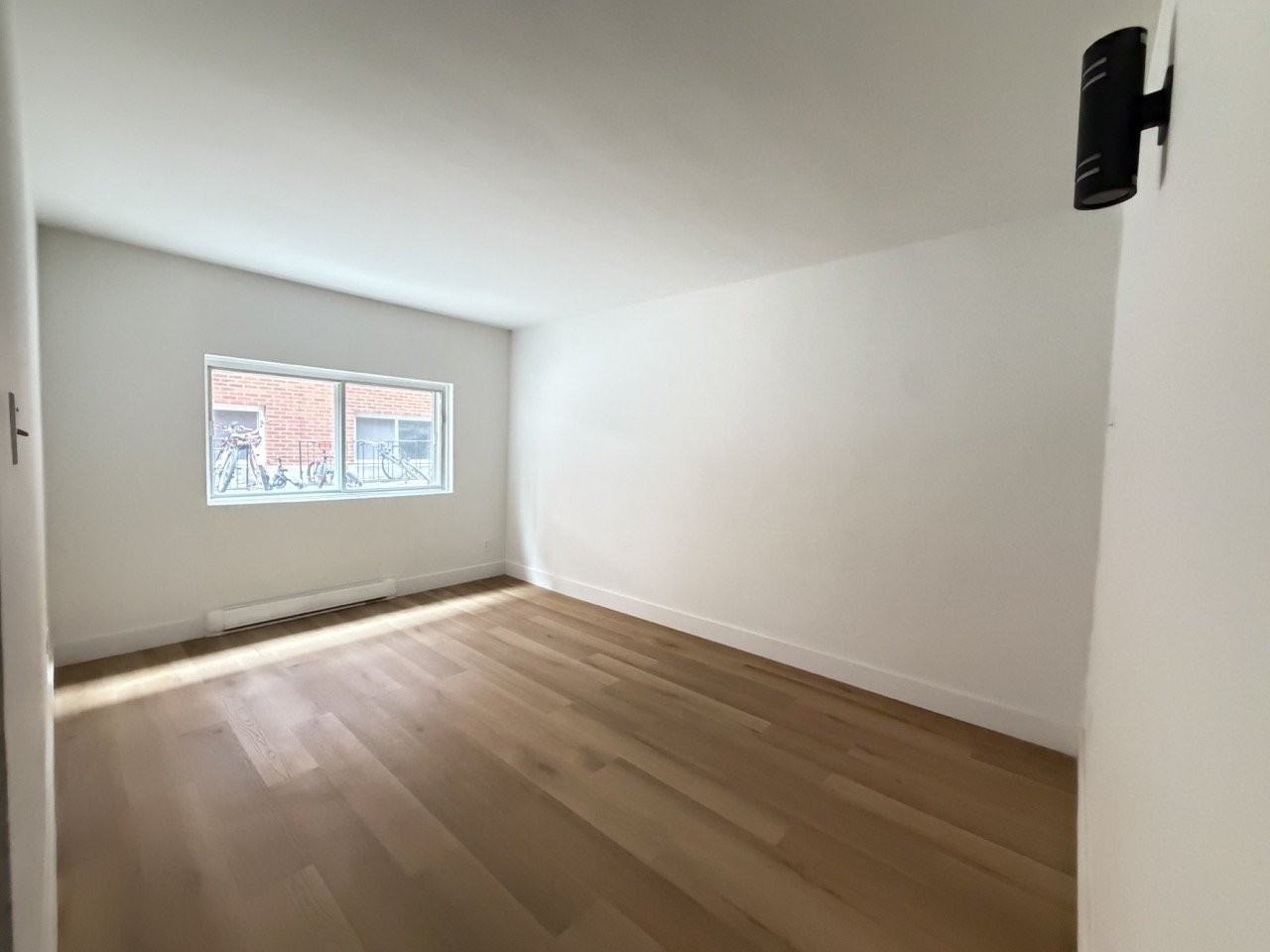 748 Rue Galt - Photo 6 of 19