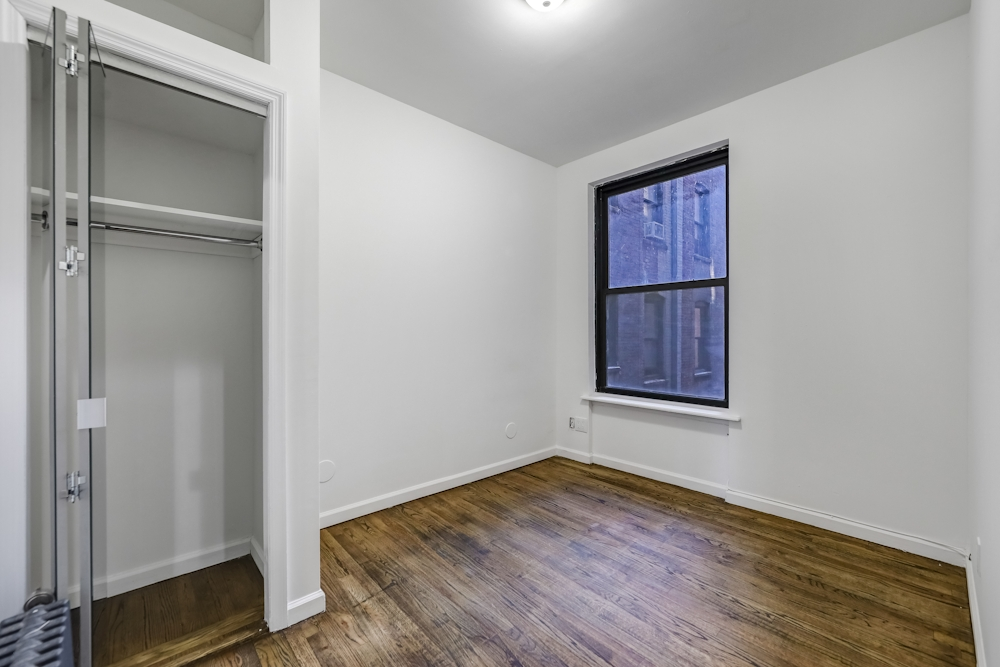 188 Claremont Avenue ##04 - Photo 6 of 13