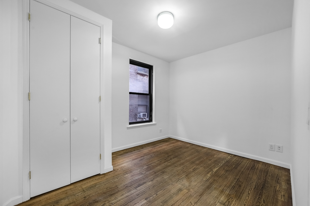 188 Claremont Avenue ##04 - Photo 5 of 13