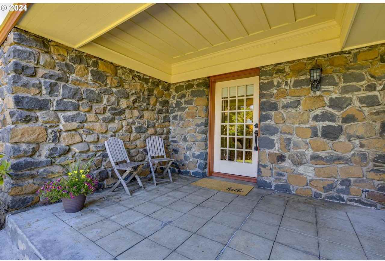 2430 Se Park Ave - Photo 6 of 46